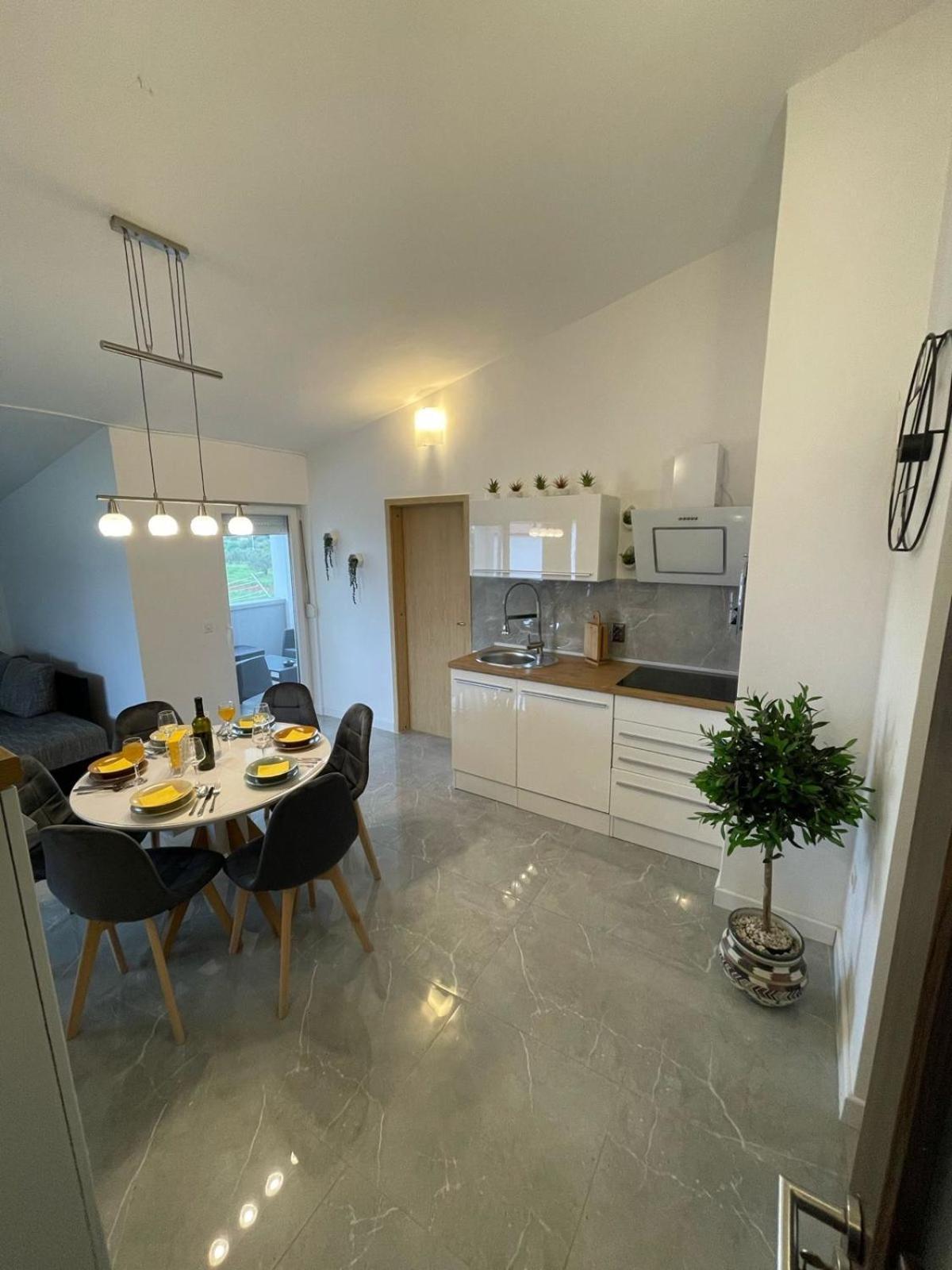 Apartments Mia Bibinje Luaran gambar
